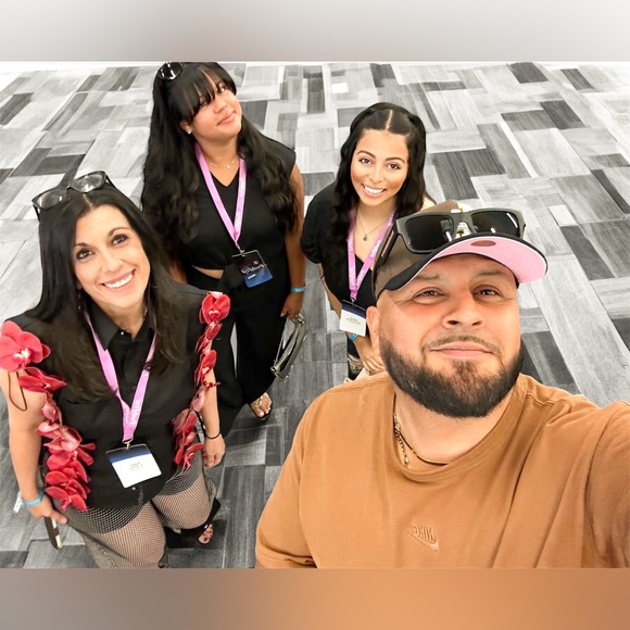 ✨@WHOA_MAMAGLOW IS LIVE✨ - Picture 6 of 16